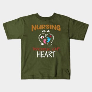 Nursing is a work of heart Kids T-Shirt